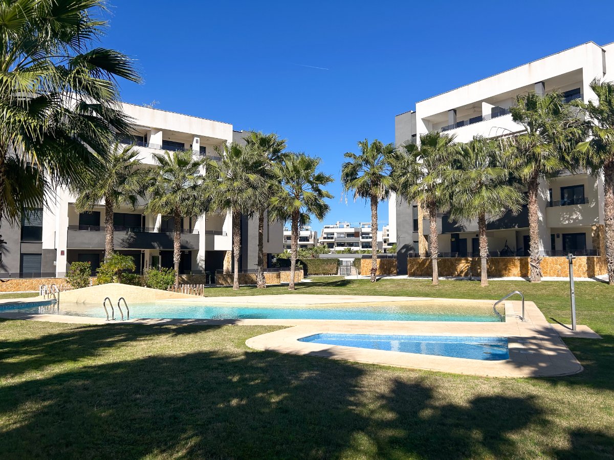 Luxe appartement Casa Anna Begane grond met terras zwembadzicht